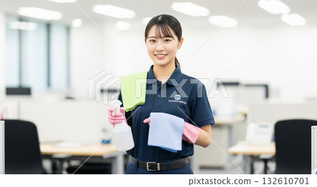 從事樓宇清潔工作的女性 132610701