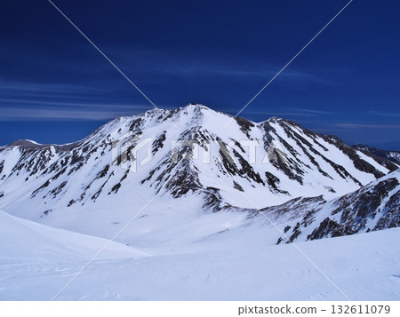 Spring skiing on the Tateyama Kurobe Alpine Route: View of Mt. Oyama from the col of Mt. Jodo and Mt. Ryuo 132611079
