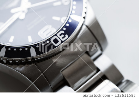 Automatic mechanical diver wrist watch in metal case with deep blue deal 132611585