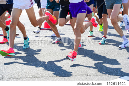 馬拉松選手腳部特寫 132611621