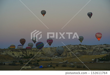 卡帕多細亞的熱氣球 132611764