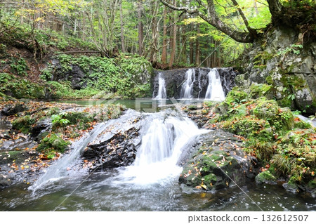 Ryujin Falls: A waterfall dedicated to the rain-making god, the Dragon God / Minamiaizu Town, Fukushima Prefecture Ryujin Falls: A waterfall dedicated to the rain-making god, the Dragon God / Minamiaizu Town, Fukushima Prefecture 132612507