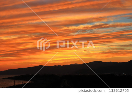 美麗的夕陽天空 132612705