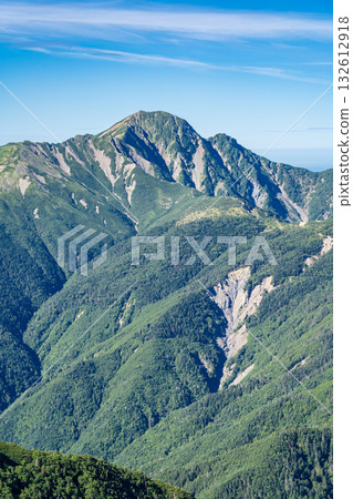 從野取岳眺望薰見岳和淺潮嶺。攀登南阿爾卑斯山脈白峰三山的愛之岳和野取岳。 132612918