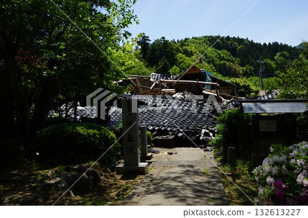 A temple where the scars of the earthquake remain 132613227