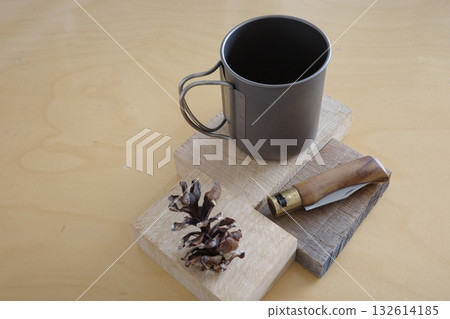 鈦杯和折疊刀－極簡戶外體驗 132614185