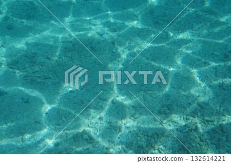 透明的大海 透明的大海 132614221
