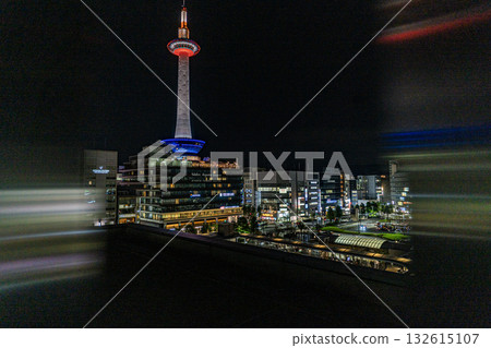 從京都站看到的京都塔 從京都站看到的京都塔 132615107