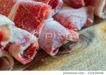 Close-up of the layers and color details of a frozen beef slice roll. 132616046