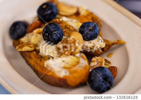 藍莓堅果優格佐烤地瓜創意料理 藍莓堅果優格佐烤地瓜創意料理 132616128