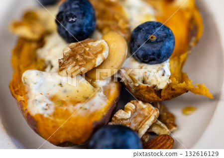 藍莓堅果優格佐烤地瓜創意料理 藍莓堅果優格佐烤地瓜創意料理 132616129
