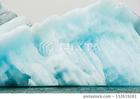 Jokulsarlon is a glacial lake in Iceland, located south of the Vatnajkull glacier, by a black sand beach, which overlooks the Atlantic Ocean 132619261