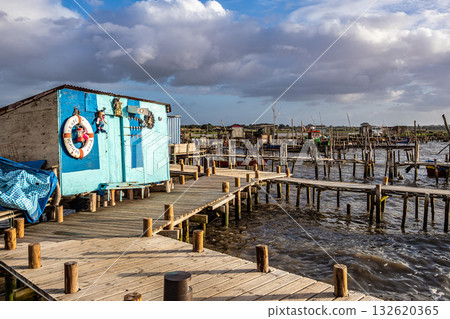 Traditional fishermen woo Traditional fishermen woo 132620365