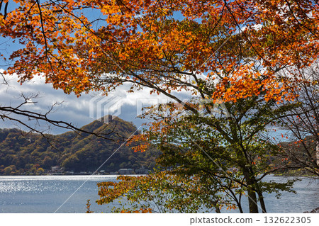 群馬縣榛名湖的秋天 群馬縣榛名湖的秋天 132622305