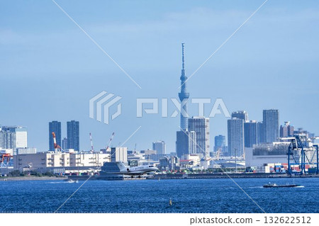 羽田機場、飛機起飛和東京大田區東京晴空塔的風景 132622512