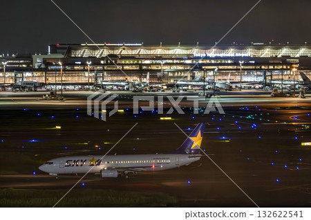 羽田機場夜間,飛機滑行,東京大田區 羽田機場夜間,飛機滑行,東京大田區 132622541