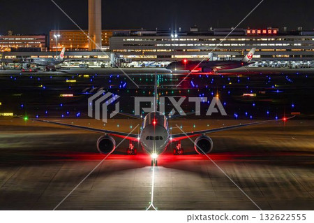 羽田機場夜間，飛機滑行，東京大田區 132622555