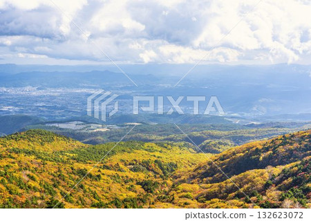 福島縣福島市磐梯吾妻天際線的秋葉 福島縣福島市磐梯吾妻天際線的秋葉 132623072