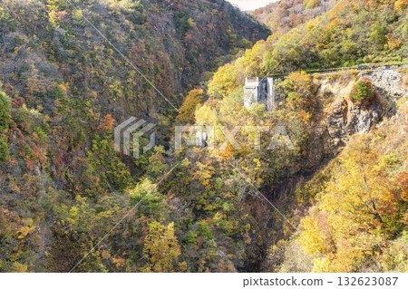 Autumn in Bandai-Azuma Skyline: Autumn leaves and mountain ranges seen from Fudosawa Bridge, Fukushima City, Fukushima Prefecture Autumn in Bandai-Azuma Skyline: Autumn leaves and mountain ranges seen from Fudosawa Bridge, Fukushima City, Fukushima Prefecture 132623087