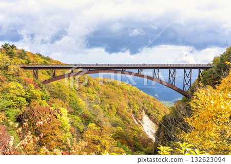 Autumn in Bandai-Azuma Skyline, Fudosawa Bridge and autumn leaves, Fukushima City, Fukushima Prefecture 132623094
