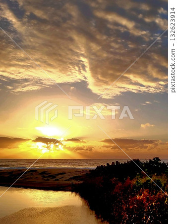 The moment the morning begins 132623914