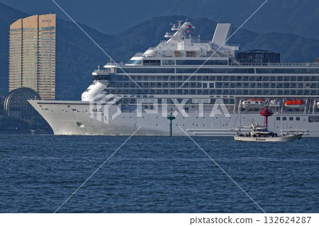 Cruise ship Asuka III sailing through Hakata Bay in the morning sun 132624287