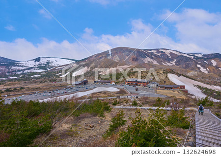 Northwest view from the steps of Azuma Kofuji in Fukushima City, Fukushima Prefecture (Jododaira, rest house, parking lot, Mount Horai, Mount Issaikyo) 132624698
