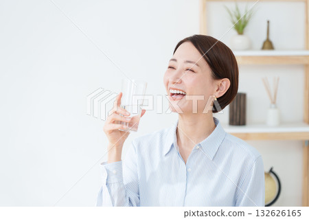 A woman drinking water 132626165