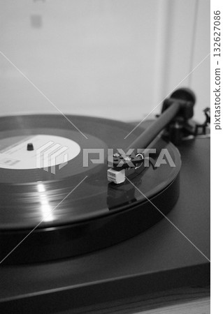 Living with analog records. A daily life surrounded by music. Living with analog records. A daily life surrounded by music. 132627086