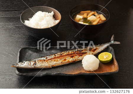 烤秋刀魚套餐 132627176