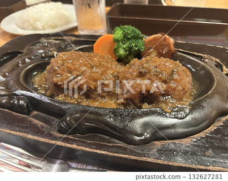 Refreshing Fist-sized Hamburger Steak Refreshing Fist-sized Hamburger Steak 132627281
