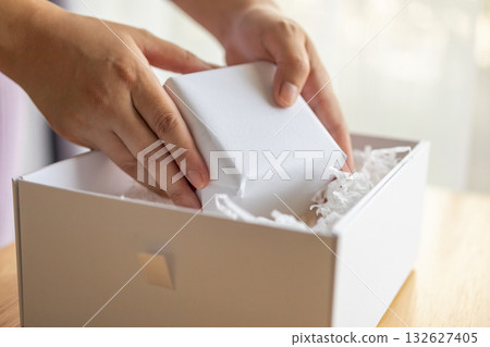 Eco friendly white paper wrap for product packaging parcel carton box Eco friendly white paper wrap for product packaging parcel carton box 132627405