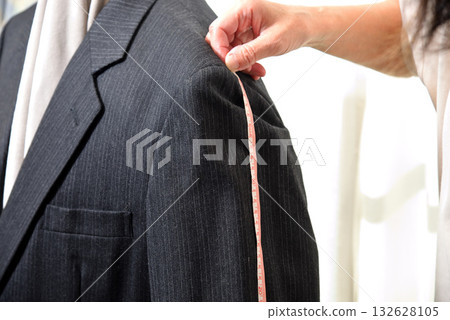 Tailor custom-made suit tailoring Tailor custom-made suit tailoring 132628105