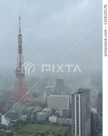 Tokyo Tower shrouded in fog 132629176