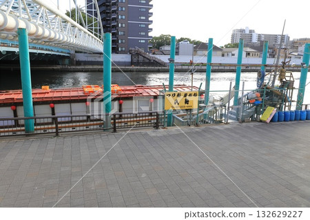 The boarding point at the foot of Senju Bridge and the Sumida River 132629227