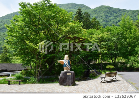 日光市川治溫泉～野岩鐵道會津鬼怒川線的川治湯本站前廣場、川治井 132629367