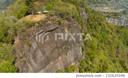 山梨縣大槻市，從甲斐國岩殿山城上方眺望 132629396