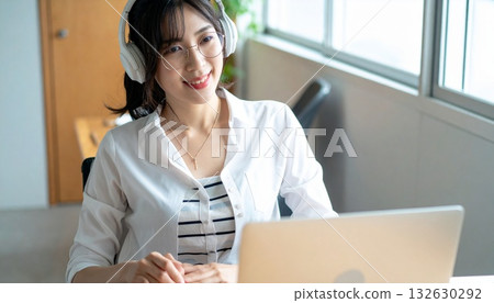 A stylish female engineer working in an office 132630292
