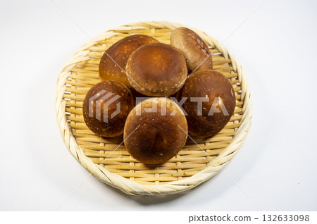 Shrimp served in monkeys Shrimp served in monkeys 132633098