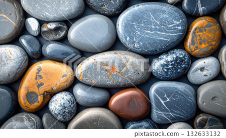 近距離觀察光滑圓潤的鵝卵石的紋理,它們擁有各種顏色和圖案。 近距離觀察光滑圓潤的鵝卵石的紋理,它們擁有各種顏色和圖案。 132633132