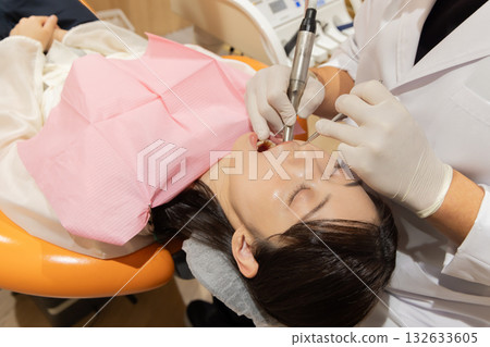 Medical dentist image 132633605