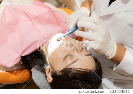 Medical dentist image 132633611