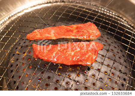 美味的烤肉和烤排骨 132633684