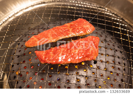 美味的烤肉和烤排骨 132633689