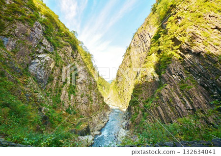 Kiyotsu Gorge, one of Japan's three great canyons Kiyotsu Gorge, one of Japan's three great canyons 132634041