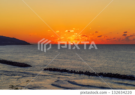 <Shimane Prefecture> Kirara Taki Roadside Station: Sunset over the Sea of Japan <Shimane Prefecture> Kirara Taki Roadside Station: Sunset over the Sea of Japan 132634220