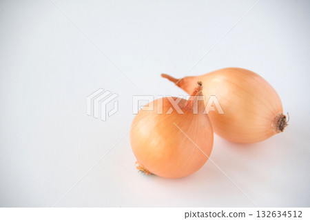 Small onion 132634512