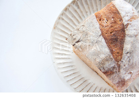 白色盤子上的鄉村風味 白色盤子上的鄉村風味 132635408