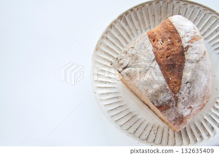 白色盤子上的鄉村風味 白色盤子上的鄉村風味 132635409