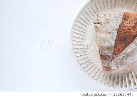 白色盤子上的鄉村風味 132635443